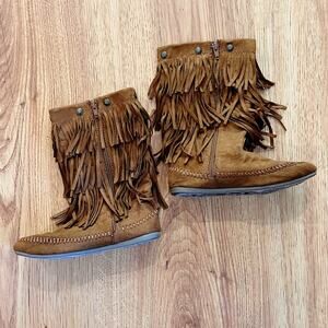Mudd Brown Suede Fringe Moccasin Boots